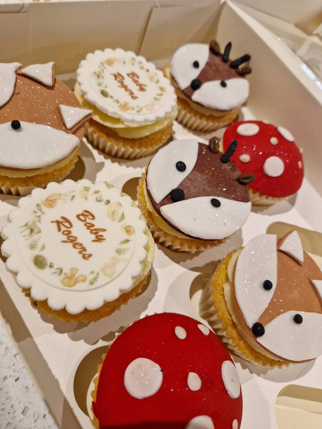 Baby shower cupcakes